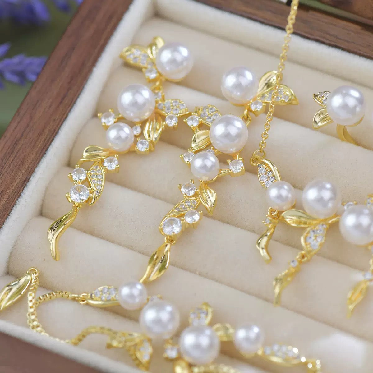 Pearl Royal Style Jewelry Set