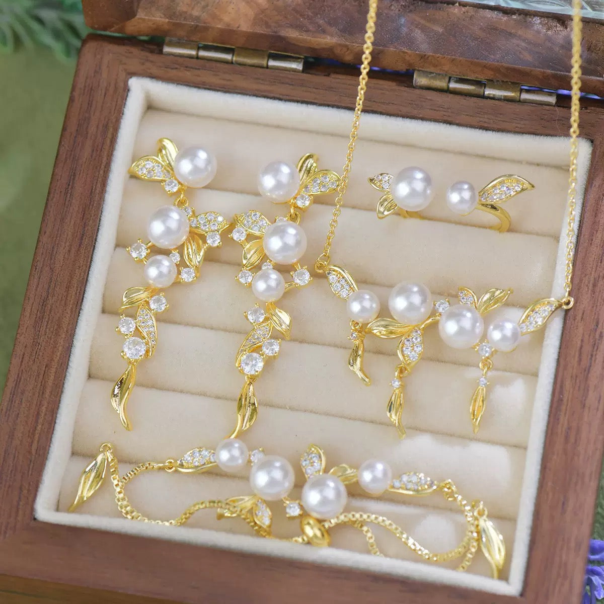 Pearl Royal Style Jewelry Set
