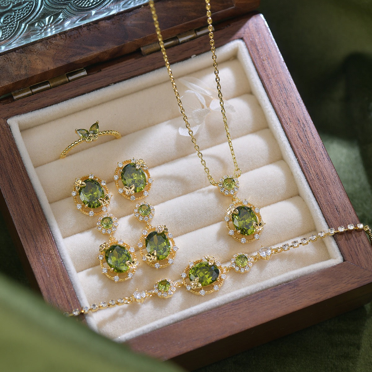 Green Royal Style Jewelry Set
